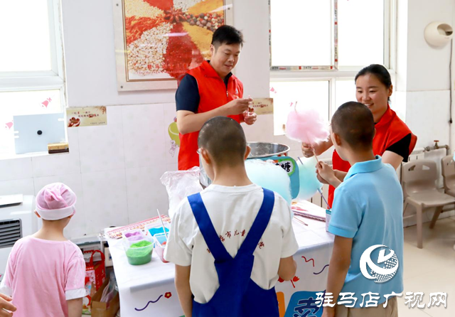 雙節(jié)送暖市福利院 志愿服務(wù)讓童心飛揚