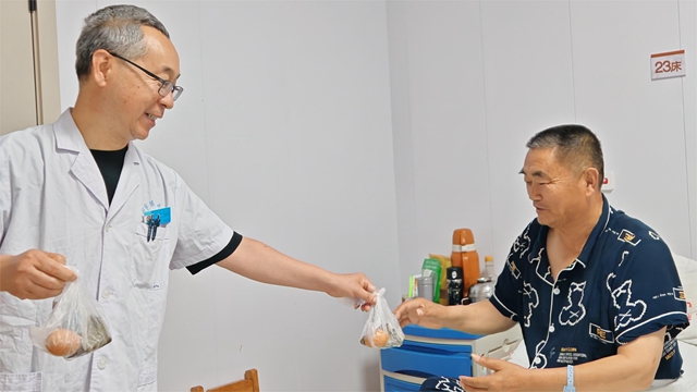  粽香傳情，醫(yī)患共暖：駐馬店市第二中醫(yī)院腦病一科端午病房送安康