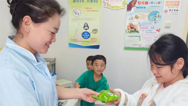 禮物傳情，醫(yī)者童心：這個兒童節(jié)很溫暖