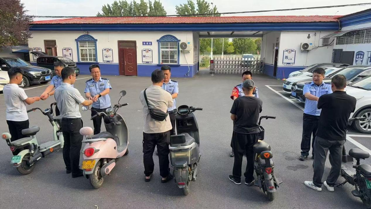 聚焦民生關(guān)切 守護群眾安全 ——駐馬店市公安局示范區(qū)分局集中發(fā)還被盜電動車獲贊譽