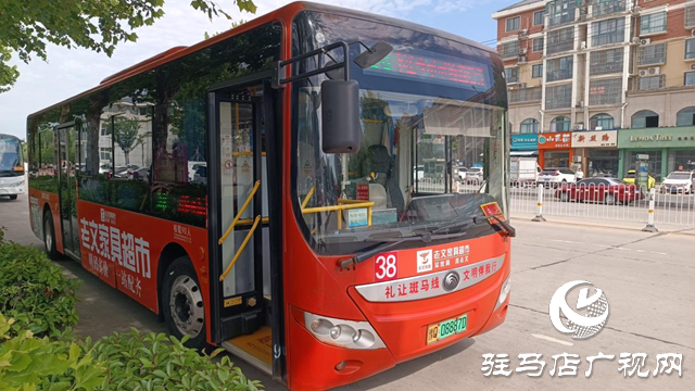 公交車長拾金不昧見誠信  平凡崗位顯擔當