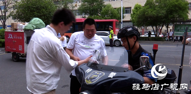 高考首日突發(fā)狀況！驛城特警10分鐘極速護航考生入場