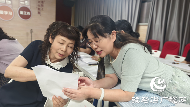 駐馬店市總工會職工夜校美化聲音班學員畢業(yè)作品排練進行時