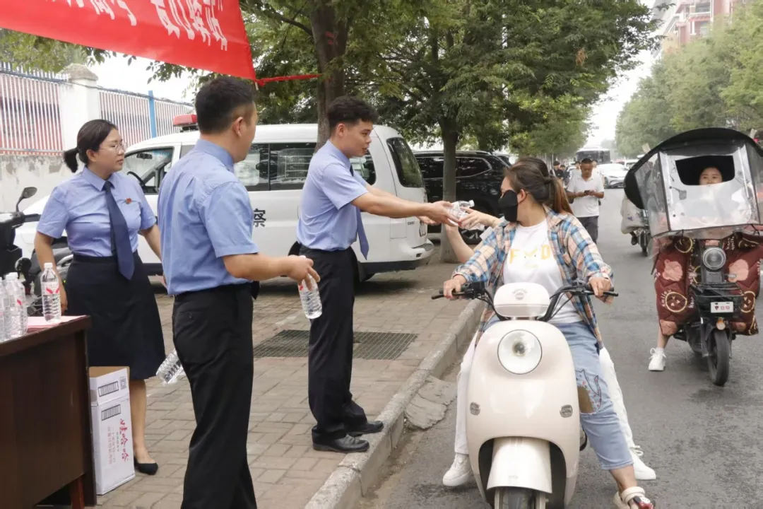 護(hù)航高考 檢愛相伴——汝南縣人民檢察院開展助力高考志愿服務(wù)活動(dòng)