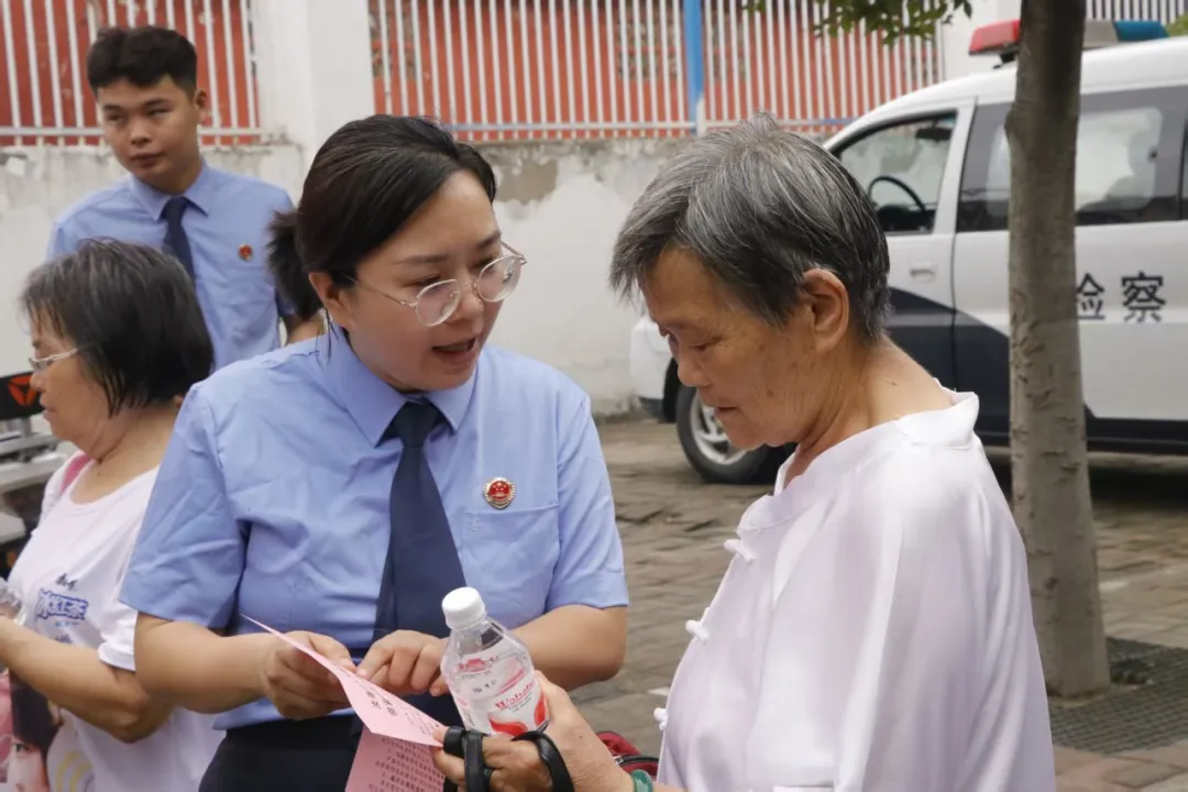 護(hù)航高考 檢愛相伴——汝南縣人民檢察院開展助力高考志愿服務(wù)活動(dòng)