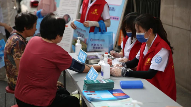  駐馬店市第一人民醫(yī)院：全國(guó)愛眼日，行動(dòng)點(diǎn)亮“視”界