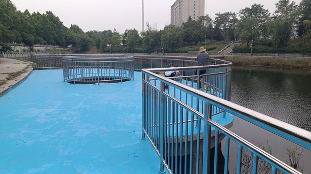 駐馬店開源大道沿河破損觀景臺(tái)修繕一新