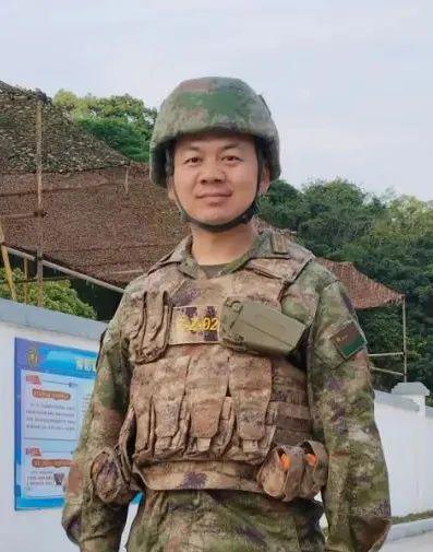 第5次下水前，他給母親重重磕了一個頭！