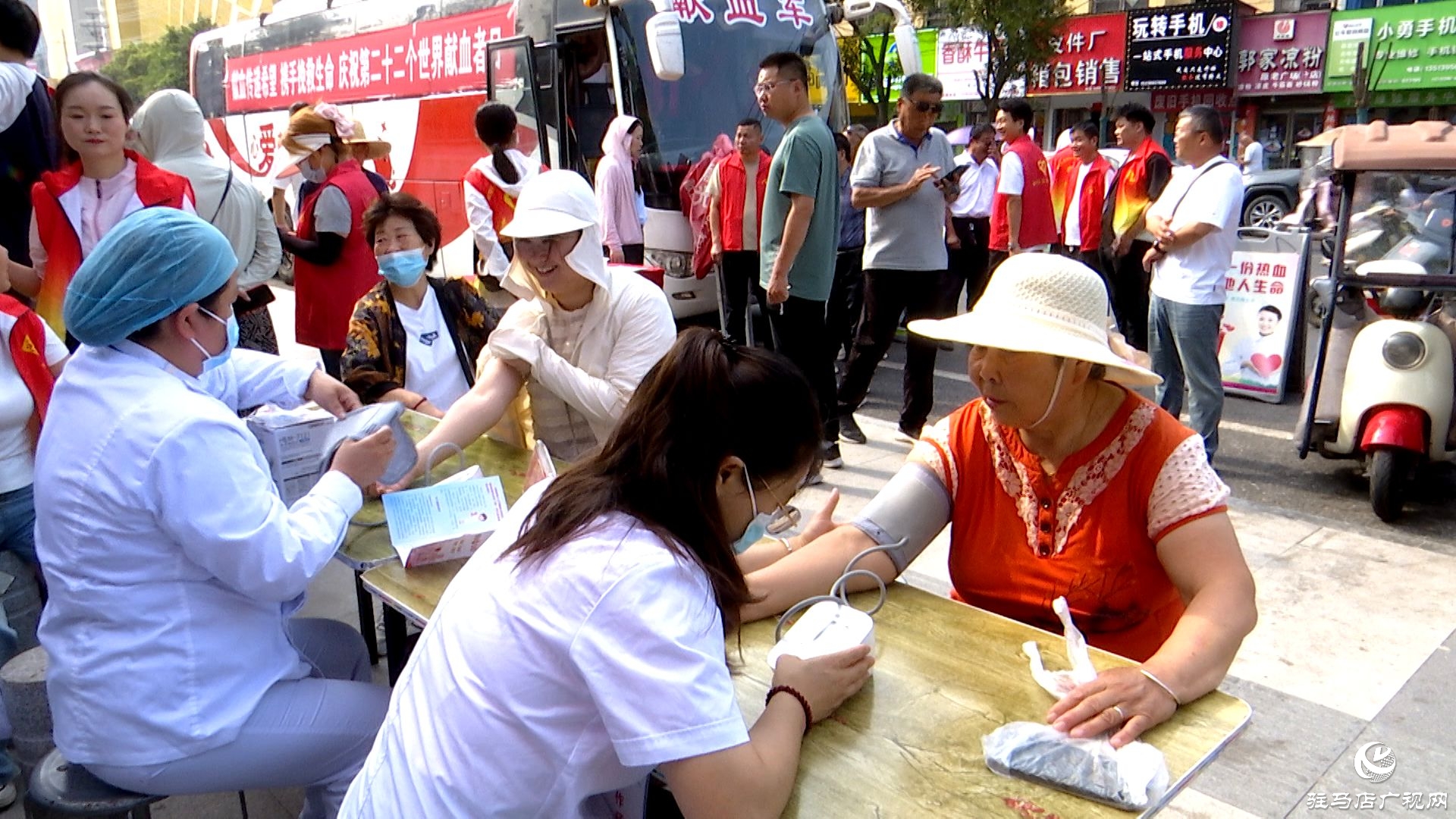 正陽縣：廣大黨員干部 愛心群眾踴躍參與無償獻(xiàn)血 奉獻(xiàn)愛心