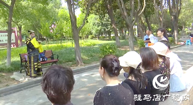盛夏奏響銀發(fā)樂章 街頭藝術(shù)家燃情綻放城市舞臺
