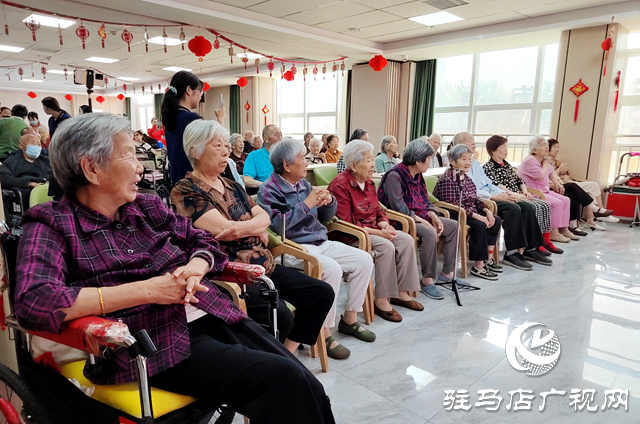駐馬店市文化館開展父親節(jié)敬老慰問演出