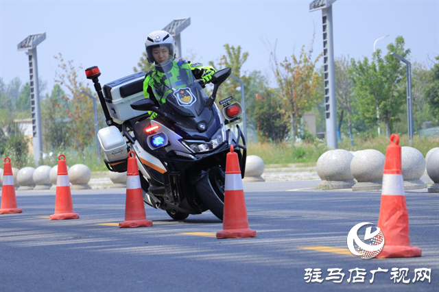  示范區(qū)交警：女子鐵騎展風(fēng)采 技能訓(xùn)練護(hù)平安