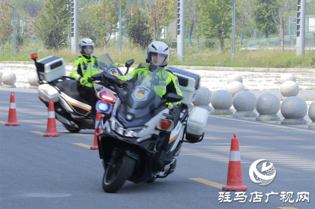  示范區(qū)交警：女子鐵騎展風(fēng)采 技能訓(xùn)練護(hù)平安