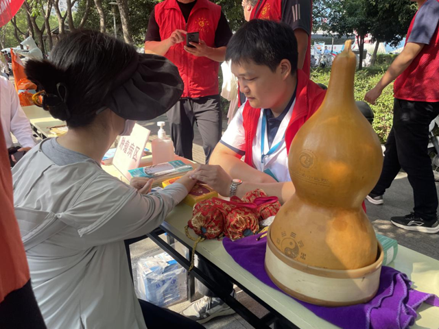 獻血傳遞希望 攜手挽救生命  ——駐馬店市舉辦第22個“世界獻血者日”宣傳活動
