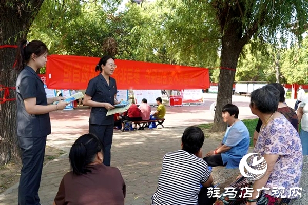 平輿縣人民法院：廣場“擺攤”送干貨  筑牢防非“安全網(wǎng)”