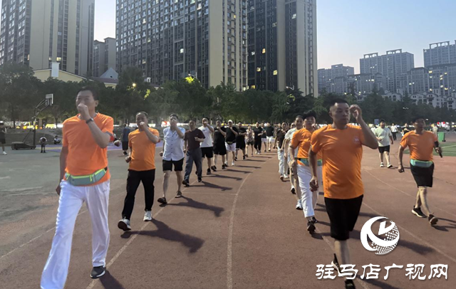 百人踏歌燃動天中夏夜！駐馬店健步團走出健身新潮流