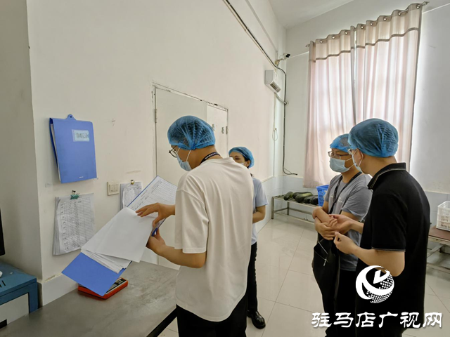駐馬店市城鄉(xiāng)一體化示范區(qū)市場(chǎng)監(jiān)管分局開展學(xué)校食堂食品安全專項(xiàng)檢查