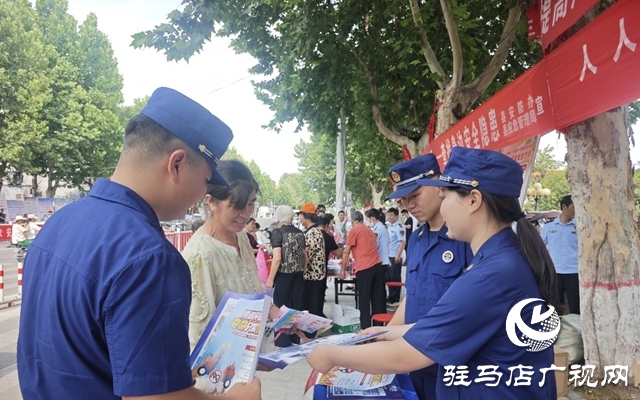 泌陽(yáng)縣消防救援大隊(duì)開(kāi)展“安全生產(chǎn)月”集中宣傳活動(dòng)