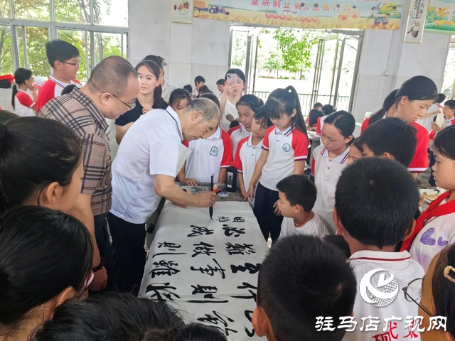  新蔡縣開展書法進(jìn)校園公益講座