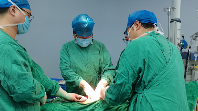 駐馬店市中心醫(yī)院創(chuàng)傷中心：多學科“團戰(zhàn)”，搶回黃金生命線