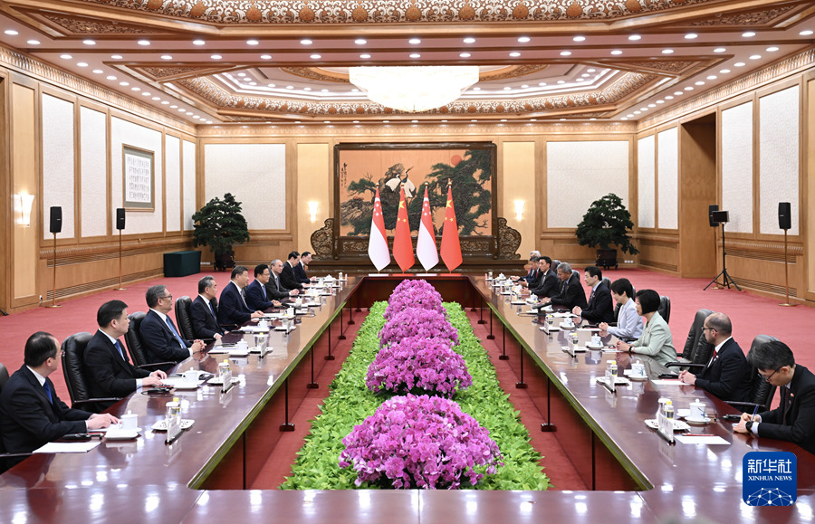 習(xí)近平會(huì)見新加坡總理黃循財(cái)