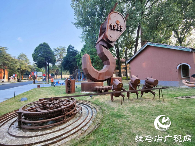 老廠房變身網(wǎng)紅打卡地！遂平1955文創(chuàng)園點亮“夜經(jīng)濟”