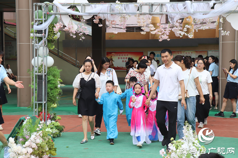 “留夏時(shí)光 逐夢成長”駐馬店市幼兒園舉辦大班畢業(yè)典禮