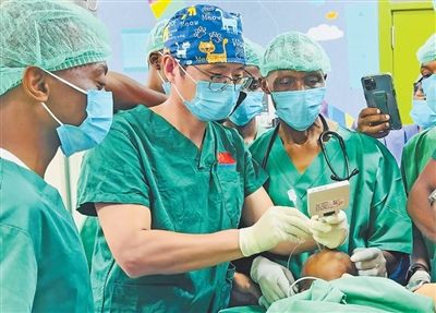  援外醫(yī)生張軍橋救人犧牲，骨灰已回到祖國