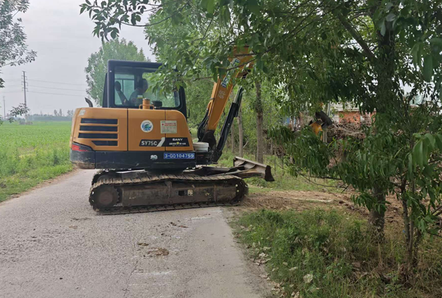 驛城區(qū)金橋辦事處積極開展溝渠連通整治工作