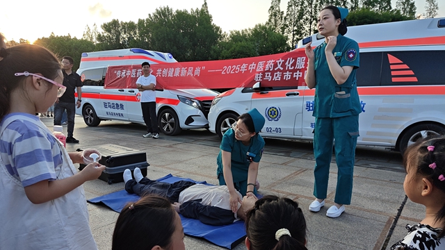 中醫(yī)藥文化夜市點(diǎn)亮城市夜生活，傳統(tǒng)與現(xiàn)代共譜健康新樂章