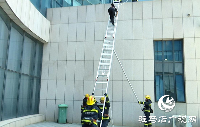 正陽縣組織開展文化經(jīng)營單位安全生產(chǎn)培訓(xùn)和應(yīng)急消防演練