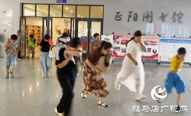 正陽縣組織開展文化經(jīng)營單位安全生產(chǎn)培訓(xùn)和應(yīng)急消防演練