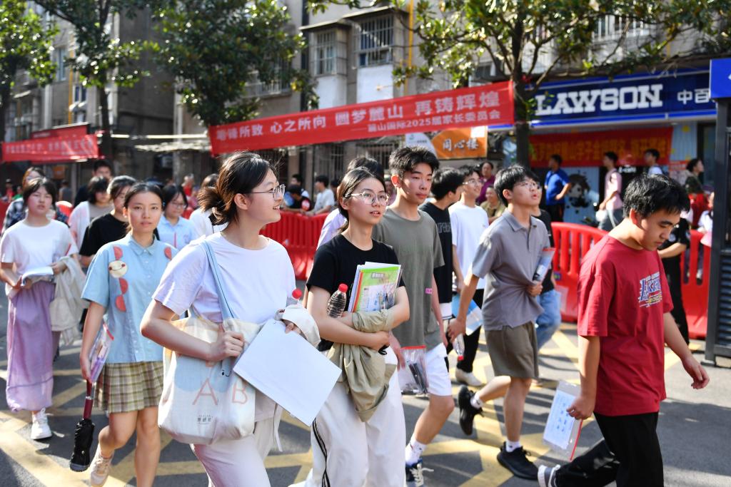 追光丨準(zhǔn)考證別扔！小心損失“一個(gè)億”