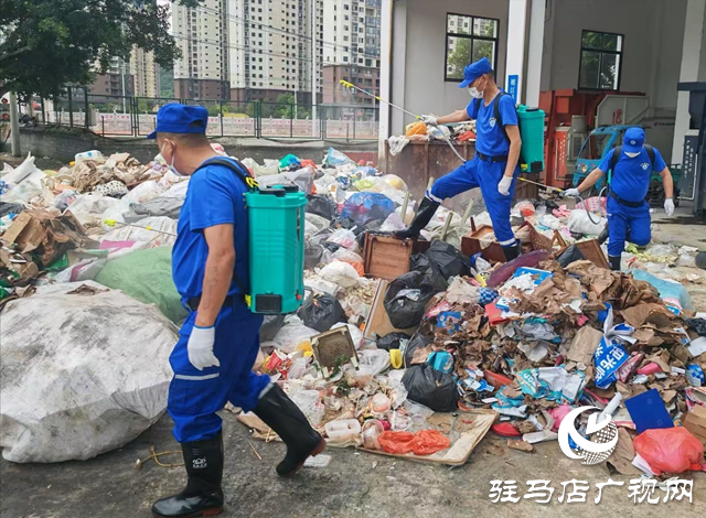 深腰雨靴踏泥濘 天中赤子護(hù)榕江