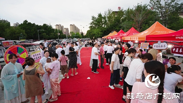 西平縣中醫(yī)藥文化夜市點(diǎn)亮群眾健康夜生活