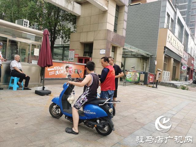  經(jīng)濟開發(fā)區(qū)界牌社區(qū)“慶七一 感黨恩 跟黨走”防范電信網(wǎng)絡(luò)詐騙宣傳進社區(qū)活動