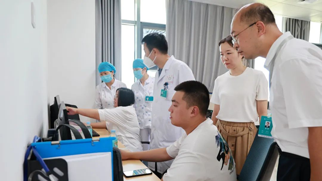 省“孤兒醫(yī)療康復(fù)明天計(jì)劃”項(xiàng)目專家組到駐馬店市中心醫(yī)院婦女兒童醫(yī)院調(diào)研