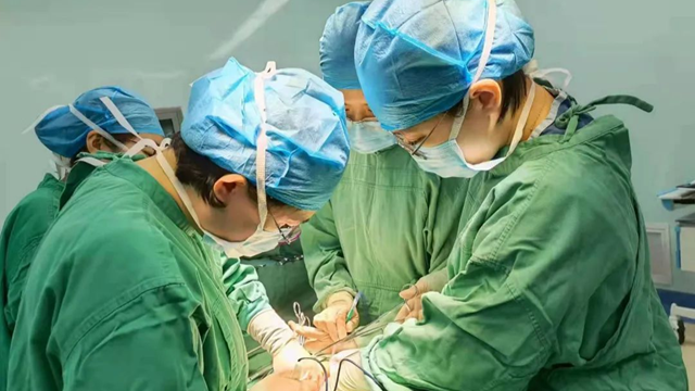 孩子腹痛別當(dāng)小事，駐馬店市中心醫(yī)院成功幫助9歲女孩治愈卵巢畸胎瘤