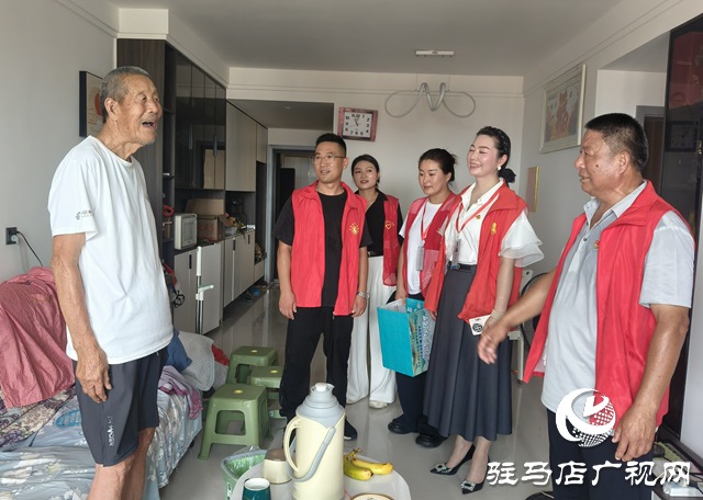 “紅色物業(yè)”進社區(qū) 情暖居民新生活