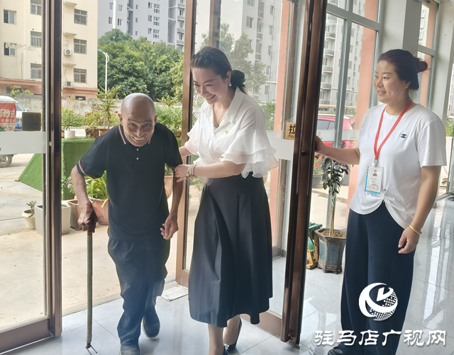 “紅色物業(yè)”進社區(qū) 情暖居民新生活