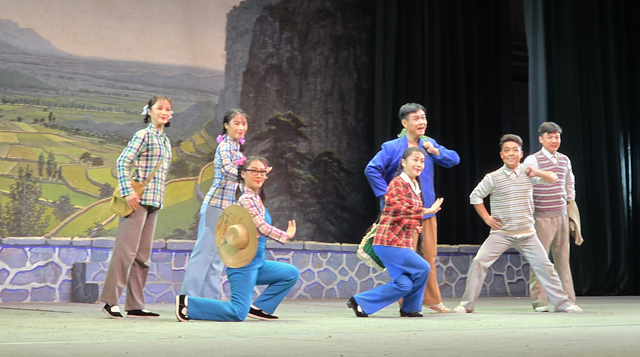 “中原文化大舞臺(tái)”上演《朝陽(yáng)溝》 經(jīng)典豫劇引駐馬店觀(guān)眾共鳴