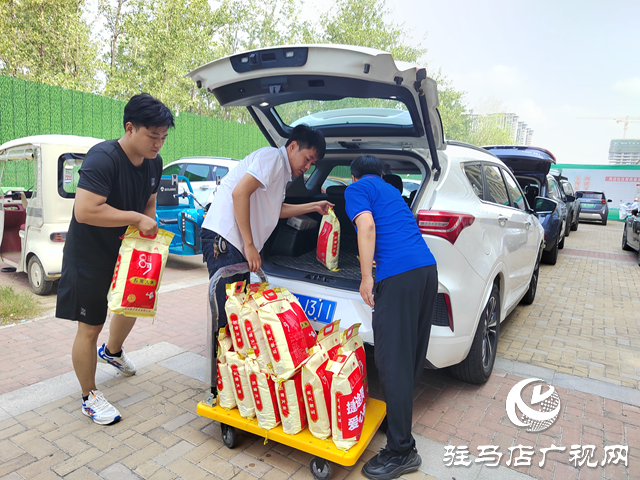 從物資援助到文化關(guān)懷 愛心企業(yè)多維度關(guān)愛老人