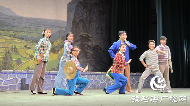 中原文化大舞臺(tái)上演《朝陽(yáng)溝》 經(jīng)典豫劇引駐馬店觀眾共鳴