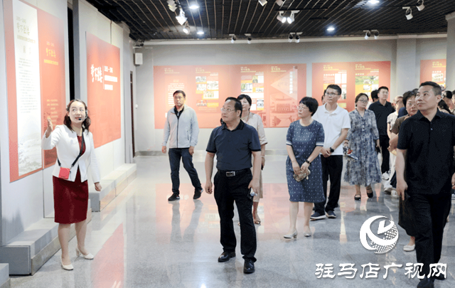 駐馬店職業(yè)技術(shù)學(xué)院組織統(tǒng)一戰(zhàn)線成員參觀“誓不臣倭”主題展