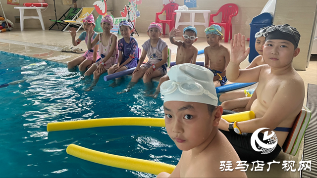暑期孩子學(xué)游泳火爆！這份選館指南家長請收好