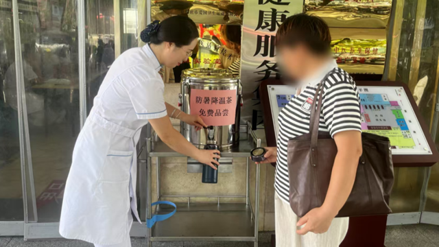  高溫“烤”驗下，駐馬店市第二中醫(yī)院的清涼守護