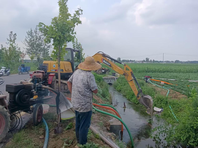 驛城區(qū)諸市鎮(zhèn)：干群同心掀起抗旱保秋熱潮