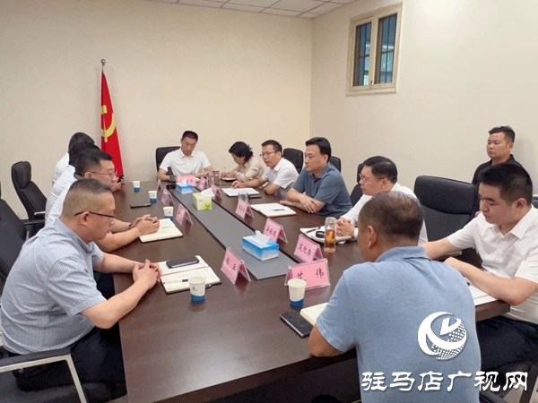  西平縣委書記侯公濤會(huì)見北京順鑫控股集團(tuán)有限公司市場總監(jiān)許大鵬一行