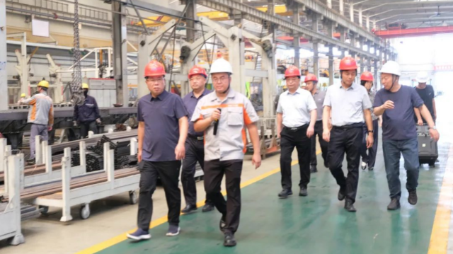 河南省總工會(huì)慰問(wèn)組到駐馬店市走訪慰問(wèn)一線勞動(dòng)者