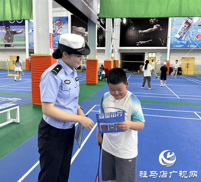  示范區(qū)交警走進羽毛球館 筑牢學(xué)生交通安全防線